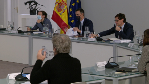 Sánchez preside la reunión del estudio de los proyectos de vacuna