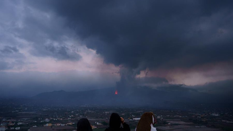 22/09/2021 nube volcán