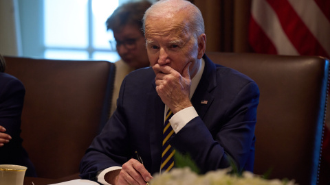 El presidente de los Estados Unidos, Joe Biden, reacciona durante una reunión conjunta con el presidente de Ucrania, Volodymyr Zelensky.