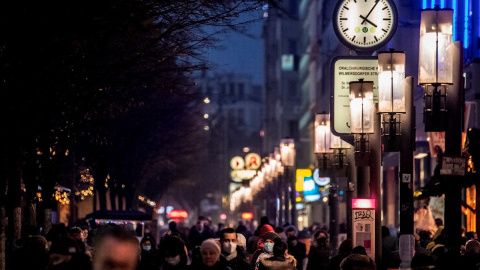 10/12/2020.-  Vista de ciudadanos alemanes en Berlín.