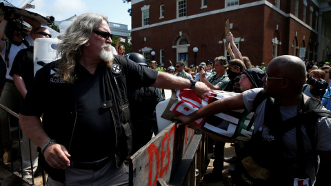 Disturbios en Virginia (EEUU), tras una marcha de supremacistas blancos.REUTERS/Joshua Roberts