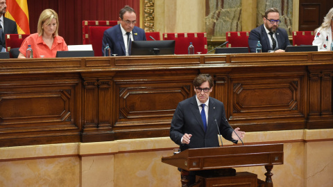 El president de la Generalitat, Salvador Illa, durante un pleno en el Parlament catalán. E.P./Alberto Paredes / Europa Press