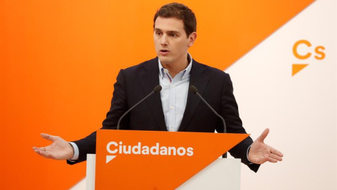 El líder de Ciudadanos Albert Rivera, durante la rueda de prensa tras la reunión del Comité Permanente del partido, esta mañana en Madrid. EFE/Chema Moya