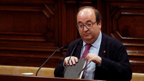 El primer secretario del PSC, Miquel Iceta, durante su intervención en el pleno del Parlamento de Cataluña. /EFE