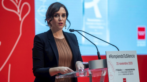 La presienta de la Comunidad de Madrid Isabel Diaz Ayuso, durante el acto de entrega de los Reconocimientos de la Comunidad de Madrid contra la Violencia de Género, hoy miércoles en la Real Casa de Correos en Madrid.