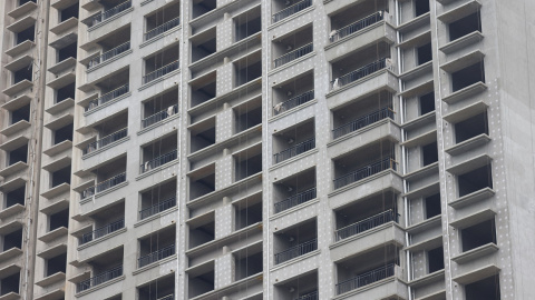 Viviendas sin terminar en el complejo residencial Evergrande Oasis, del grupo inmobiliario Evergrande, en la ciudad china de Luoyang. REUTERS/Carlos Garcia Rawlins