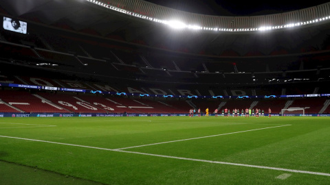 Imagen de un partido de la fase de grupos de la Liga de Campeones sin público en el estadio Wanda Metropolitano de Madrid.