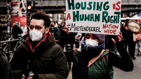 Protesta en Berlín contra la sentencia del Constitucional que deroga el límite a los precios del alquiler. EFE