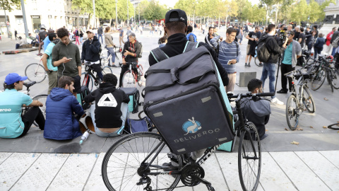 Trabajadores de Deliveroo se concentran en Francia. Archivo/AFP/JACQUES DEMARTHON