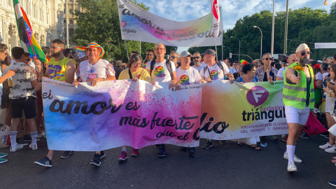 Pancarta de la Asociación Triángulo bajo el lema "El amor es más fuerte que el odio", en la manifestación del Orgullo 2019. /ESTEFANÍA ROSELLÓ