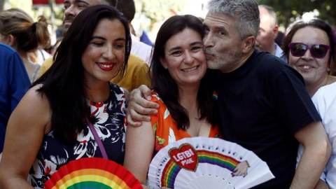 El ministro del Interior en funciones, Fernando Grande Marlaska (d), momentos previos a la manifestación del Orgullo 2019. /EFE