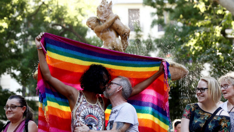 Participantes en la manifestación del Orgullo 2019 esta tarde en Madrid, bajo el lema “Mayores Sin Armarios: ¡Historia, Lucha y Memoria! Por una ley estatal". EFE/Mariscal