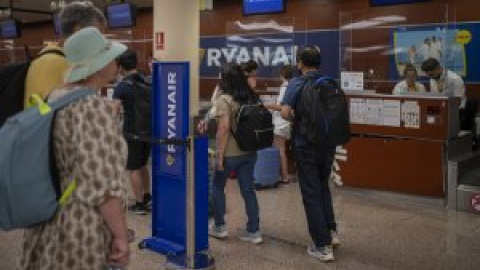 La tercera jornada de huelga en Ryanair deja seis vuelos cancelados en el aeropuerto del Prat​ y 20 retrasos