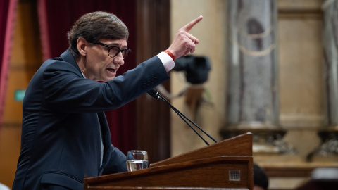 El presidente de la Generalitat de Catalunya, Salvador Illa, interviene durante un debate de Política General en el Parlament de Catalunya.