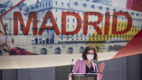 La presidenta de la Comunidad de Madrid, Isabel Díaz Ayuso, interviene durante una rueda de prensa con motivo de la presentación del avión de la compañía Iberia con la imagen de la Comunidad de Madrid, a 12 de abril de 2021.