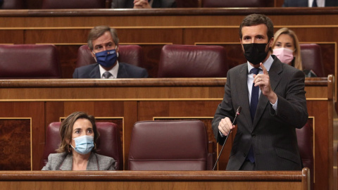 El líder del PP, Pablo Casado, interviene en una sesión de control al Gobierno en el Congreso de los Diputados, en Madrid, (España), a 28 de octubre de 2020. El Gobierno responderá, entre otras cuestiones, a lo relativo al estado de alarma declarado p