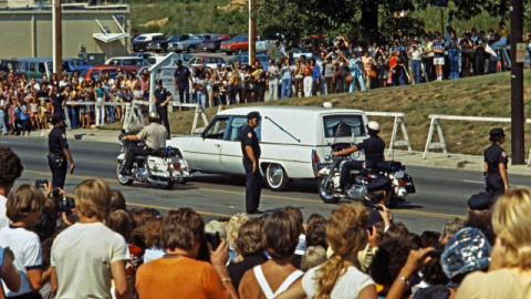 Instantánea del día del funeral de Elvis Presley el 18 de agosto del 1977.