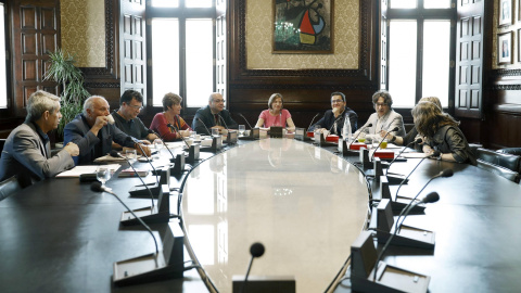 La presidenta del Parlament, Carme Forcadell, preside la reunión de la Mesa del Parlament, que abre el nuevo período de sesiones de la cámara catalana. EFE/Andreu Dalmau