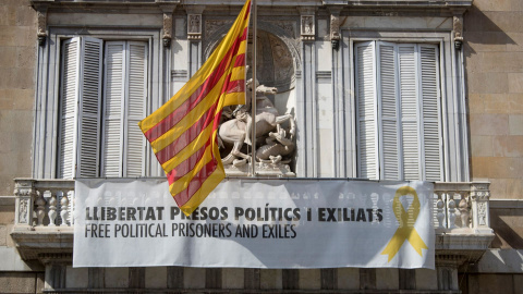 Lazo amarillo en la fachada del Palau de la Generalitat de Catalunya | EFE