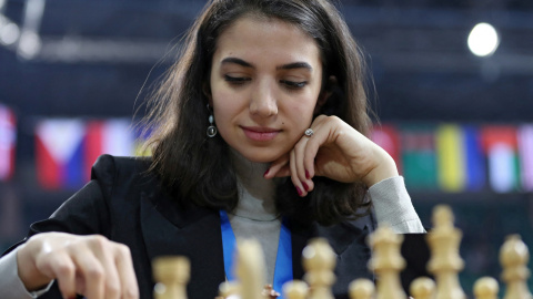 Sara Khadem jugando en el Mundial de partida rápida sin hiyab a 28 de diciembre de 2022 en Kazajistán