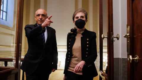 El secretario general del Grupo Socialista en el Congreso de los Diputados, Rafael Simancas, y la directora del Centro Nacional de Inteligencia (CNI), Paz Esteban.