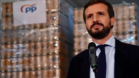 El líder del PP, Pablo Casado, durante una visita al Banco de Alimentos de Reus.