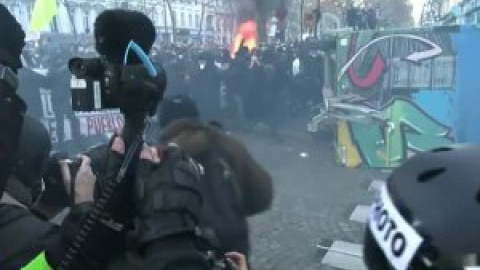 Altercados en una multitudinaria manifestación en París contra la nueva ley de seguridad