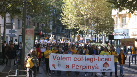 Pla general de la manifestació en favor de la Bressola el dissabte 23 d'octubre de 2021 a Perpinyà.