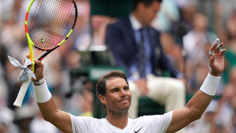 Rafa Nadal celebra la victoria en Wimbledon. EFE/EPA/WILL OLIVER