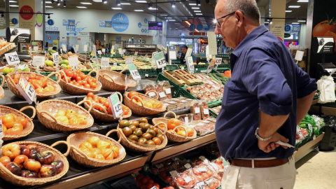 2022 - Interior d'un supermercat