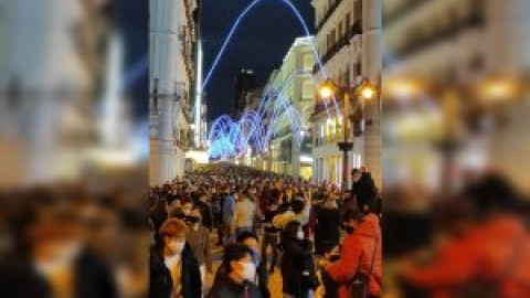 "¿En qué UCI vais a celebrar la Nochebuena este año?": críticas en redes tras algunas imágenes de las calles llenas por la Navidad