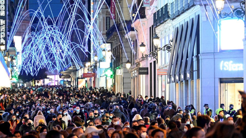 Vista general de la madrileña calle de Preciados este domingo por la tarde