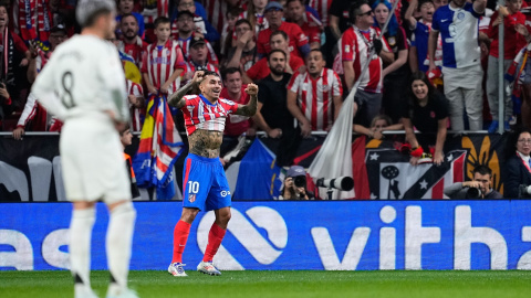 Ángel Correa, delantero del Atlético de Madrid, celebra un gol durante el partido frente al Real Madrid en el estadio Civitas Metropolitano, a 29 de septiembre de 2024.