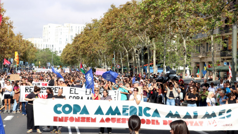 Manifestació a Barcelona per protestar en contra de la Copa Amèrica.