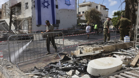 Una casa dañada en un ataque con cohetes desde el Líbano, en Kiryat Bialik, al norte de Israel.