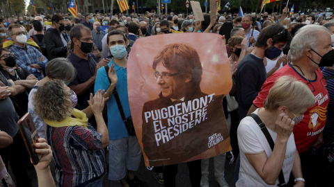 Concentración este viernes 24 de septiembre de 2021 frente al Consulado de Italia en Barcelona para protestar por la detención del expresident de la Generalitat Carles Puigdemont en Cerdeña.