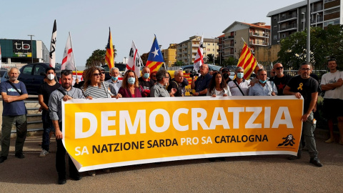 El independentismo se moviliza en apoyo a Puigdemont en l'Alguer (Italia).