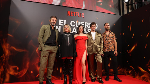 Úrsula Corberó, Quim Gutiérrez, José Manuel Poga, Isak Férriz y Eva Llorach en la premiere de 'El Cuerpo en Llamas' en el Cine Capitol (Madrid), a 6 de Septiembre de 2023.