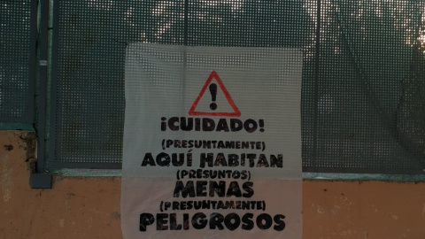 Una de las pancartas contra los menores migrantes difundida por el colectivo neonazi Hogar Social.