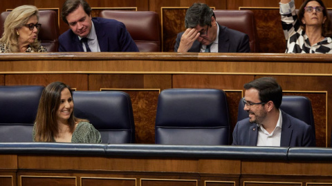 La ministra de Derechos Sociales y Agenda 2030, Ione Belarra, y el ministro de Consumo, Alberto Garzón, en una sesión plenaria, en el Congreso de los Diputados, a 30 de junio de 2022.