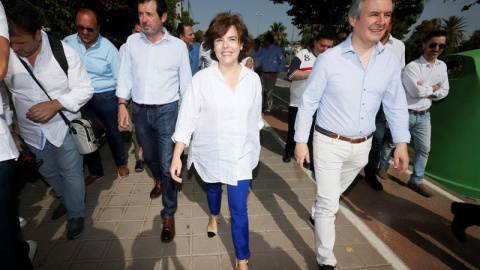 La candidata a la presidencia del PP Soraya Sáenz de Santamaría antes de participar en un acto con militantes del partido hoy en Alicante. EFE/Manuel Lorenzo