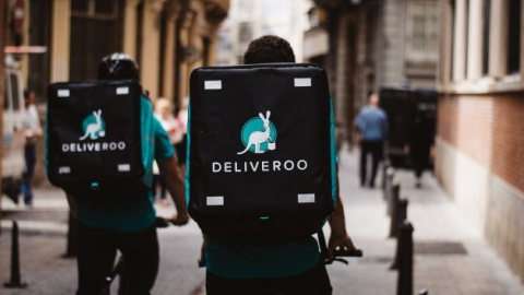 Repartidores de Deliveroo. / EFE