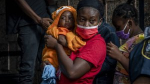 Desmantelado un campamento con migrantes haitianos bajo un puente en la frontera de Estados Unidos