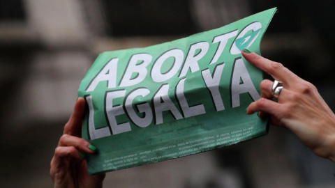 Una pancarta durante una manifestación en defensa del aborto legal.