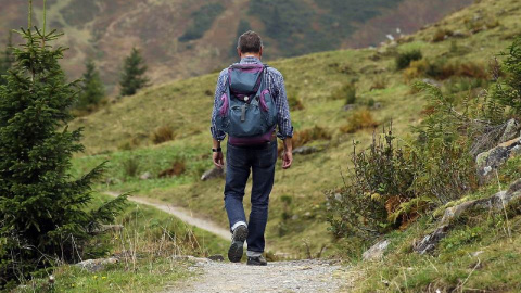 El equipo fundamental para hacer senderismo en montaña