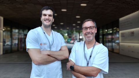 Els doctors Arnau Puig-Davi i Saül Martínez-Horta de l'IR Sant Pau