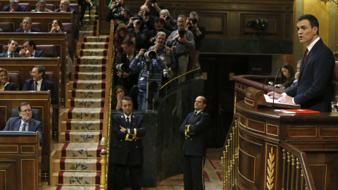 El líder del PSOE, Pedro Sánchez, en la tribuna del Congreso de los Diputados en su fallida investidura, en marzo de 2016. EFE