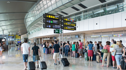 Interior del aeropuerto de Valencia.