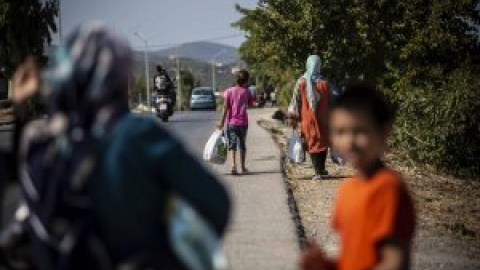 Una sola comida al día en la nueva prisión para refugiados de Lesbos