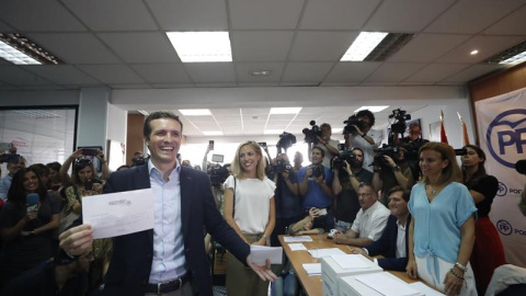 Casado, vota este jueves en Madrid. EFE/Javier Lizón